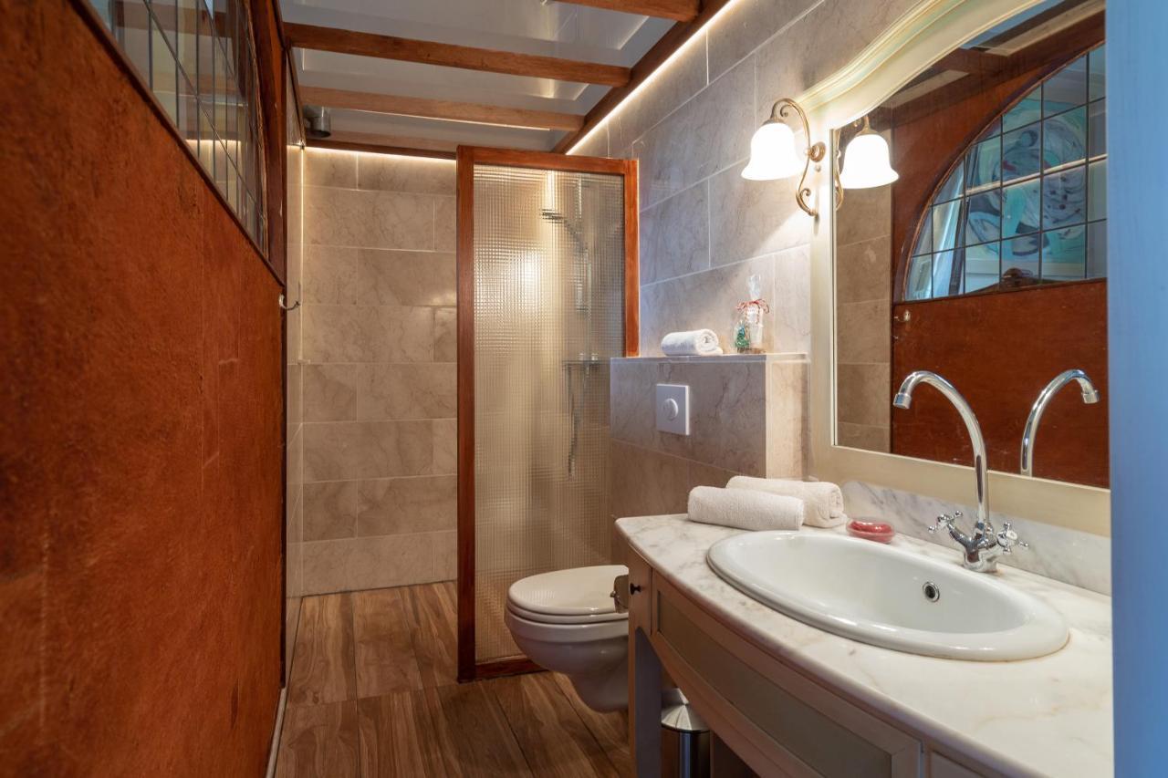 Huis Met De Leeuwenkoppen ديرين المظهر الخارجي الصورة